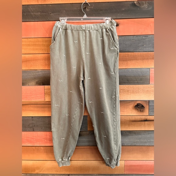 Easel Jogging Pants with Lightning Bolts - Picture 4 of 8